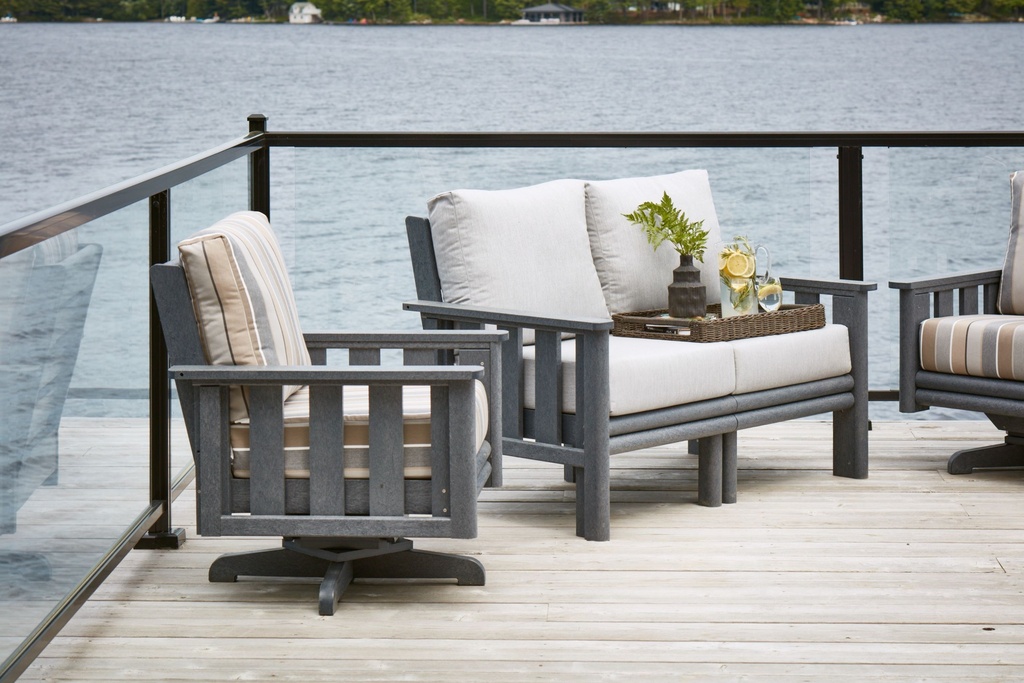 DSF262c * Loveseat w/Cushions, Stratford Collection