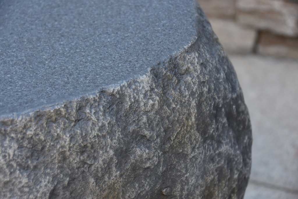 Elementi-Boulder Cover, Granite