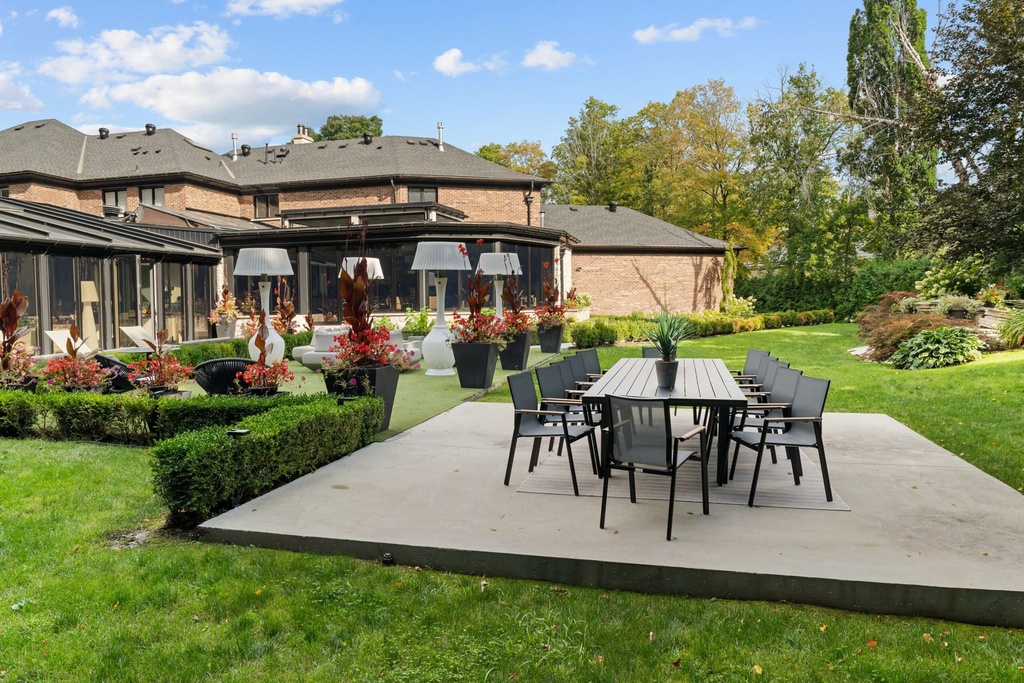 M1 * Magic Extension Table (45x74x114") with 10 Atlas Padded Dining Chairs